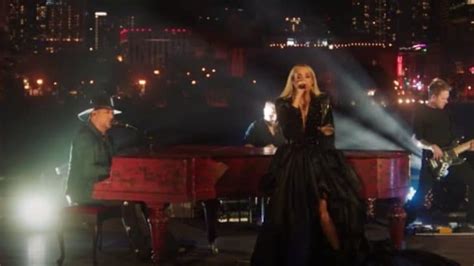 Jason Aldean & Carrie Underwood Sing Their #1 Duet In Downtown Nashville