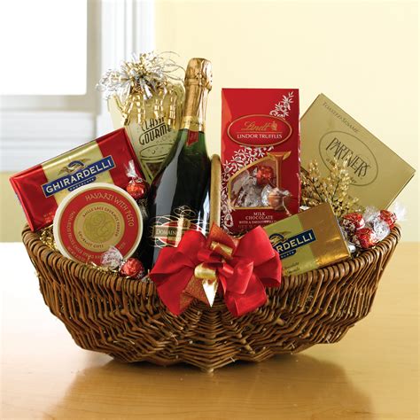 40 Best Christmas Gift Basket Decoration Ideas - All About Christmas