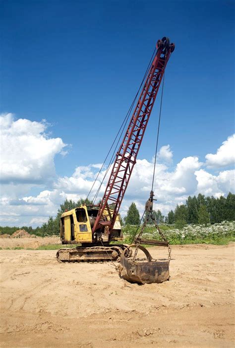 An Overview of How a Telescopic Crawler Crane Is Used in Mining Areas ...