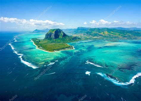 Aerial view of Mauritius island — Stock Photo © MyroslavaB #184510330