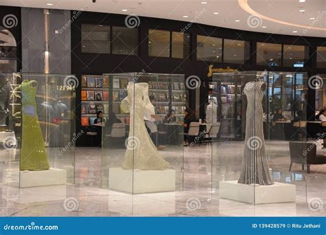 Fashion Avenue at Dubai Mall in Dubai, UAE Editorial Stock Image ...