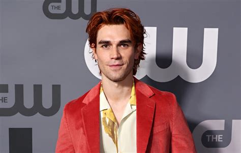 KJ Apa ditches 'Riverdale' red hair as season six wraps