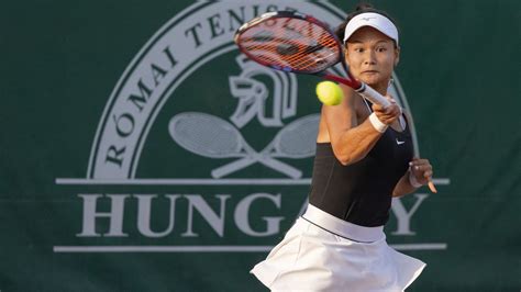 Amarissa Toth apologizes to Zhang Shuai after controversial victory ...