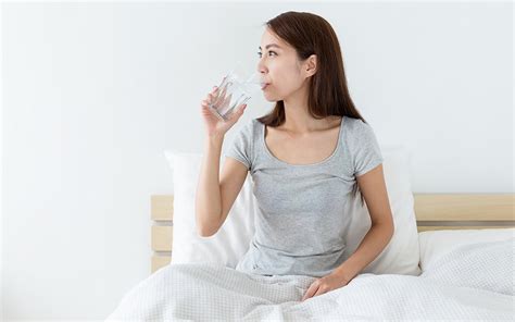 Drinking water before bed is good for your health - Modern Woman