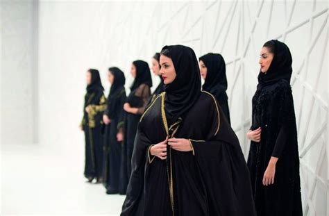 ILoveQatar.net | Why are abayas mostly black in Qatar?