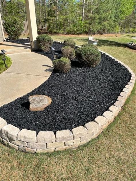 Black Mulch Gardens: The Ultimate Guide To Using Black Mulch In Your Garden - revistaativentas