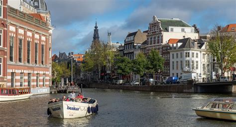 The Amstel River flows through which European city?