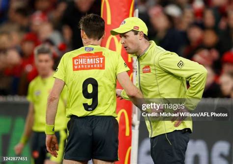 Afl Goal Umpire Photos and Premium High Res Pictures - Getty Images