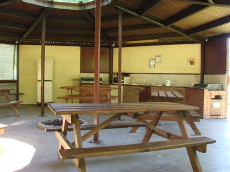 Mudgee Riverside Caravan & Tourist Park - Mudgee Interior of camp kitchen