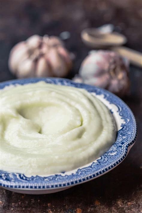 Traditional Toum Garlic Sauce (4 Ingredients) | The Mediterranean Dish ...