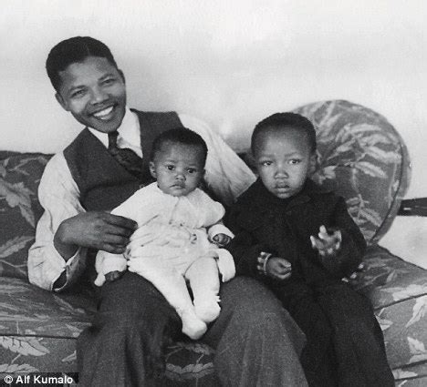 Nelson Mandela with his children, 1951 Alf... - Studio Africa