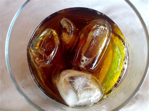 Coca, Gelo e Limão. | Domingo, 08 de Junho de 2008. Almoço. … | Flickr