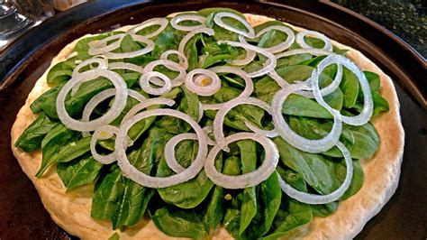 Spinach Feta Pizza Like The Crazy Greek {A Meatless Monday Recipe