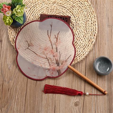 Ancient Chinese Hand Fan, Translucent Silk Hand Fan - Red/pink in 2021 | Ancient chinese, Hand ...