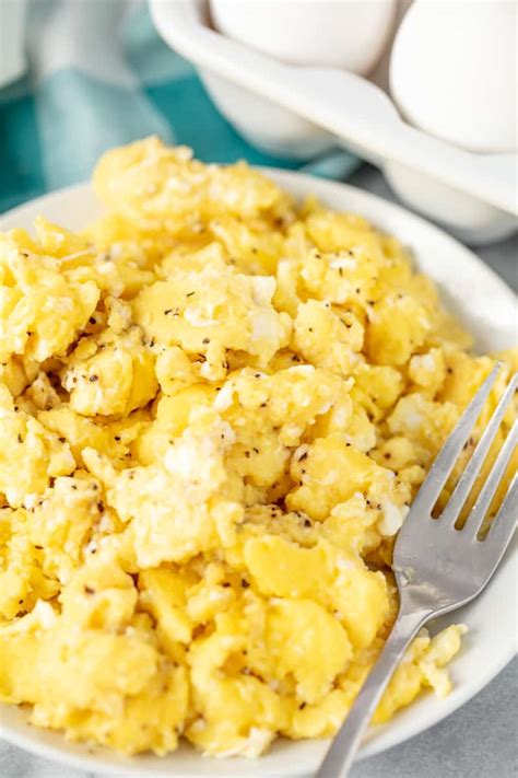 How to Make Fluffy Scrambled Eggs