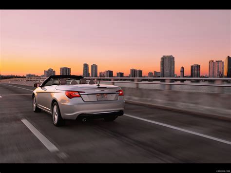 Chrysler 200 Convertible (2011) - Rear Left Quarter | Caricos