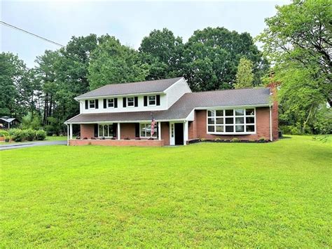 5005 Lakeview Dr, Hermitage, PA 16148 | Trulia