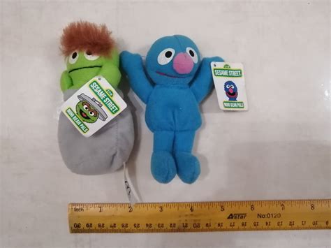 Mcdonald's 2000 Sesame Street Mini Bean Pals Oscar The Grouch & Grover, Hobbies & Toys ...