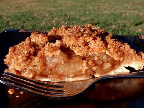 Caramel Apple Crumble Pie