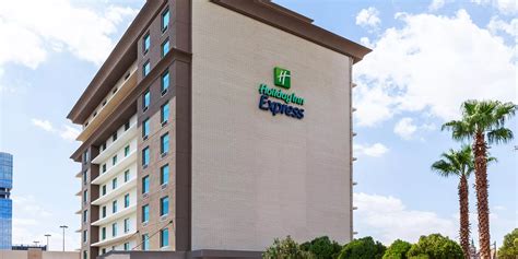 Pet-Friendly Hotel near El Paso Airport | Holiday Inn Express El Paso ...