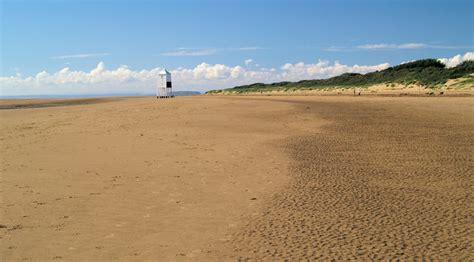 Burnham on Sea beach © Steve Fareham cc-by-sa/2.0 :: Geograph Britain and Ireland