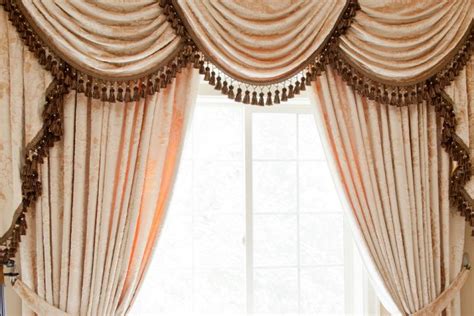 20 Beautiful Swag Valance Patterns to Sweeten Your Interior