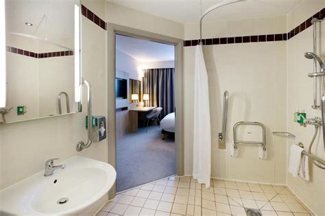 Jurys Inn London Watford Deals & Reviews, Watford | LateRooms.com