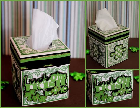 Dragonfly Designs: Holiday tissue box cover