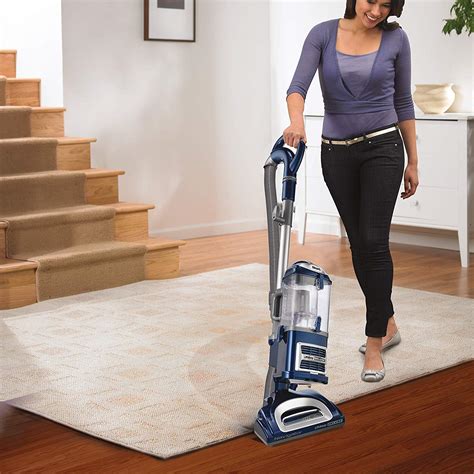 Shark Navigator Lift-Away Deluxe NV360 Upright Vacuum » Petagadget