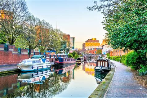 The Famous Birmingham Canals & 11 Must-See Stops Around Them - ExperiWise