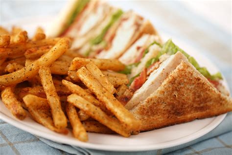 Club sandwich with fries | Romagnoli F.lli Spa