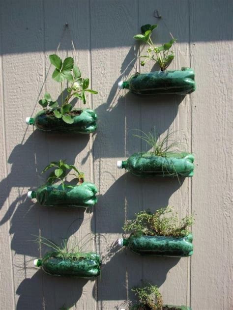 36 DIY Plastic Bottle Projects for Hanging Plant | Bottle garden ...