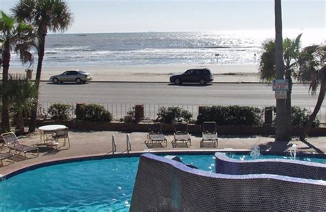 Commodore on the Beach (Galveston, TX) - Resort Reviews - ResortsandLodges.com