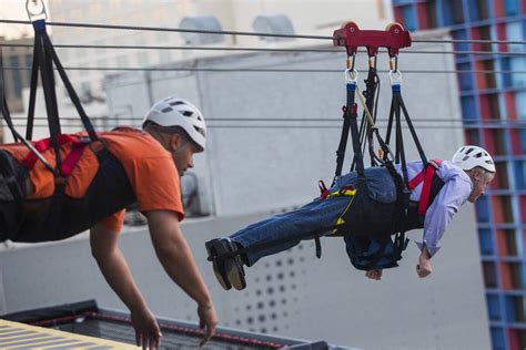 Fly Linq zip line on the Las Vegas Strip nears opening — TIMELAPSE ...