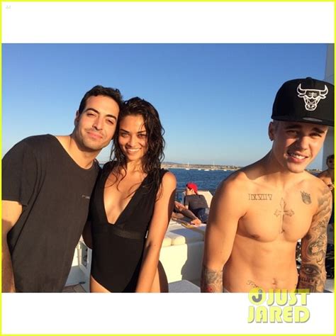 Zac Efron & Michelle Rodriguez Look Like They're Having a Blast on ...