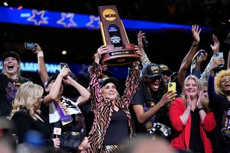 LSU wins 1st NCAA title, Mulkey’s 4th, beating Clark, Iowa | RochesterFirst