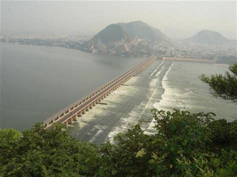 10 Top Famous Barrages in India | WalkThroughIndia