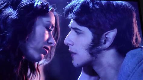 Teen Wolf 1x12 Allison and Scott kiss - YouTube