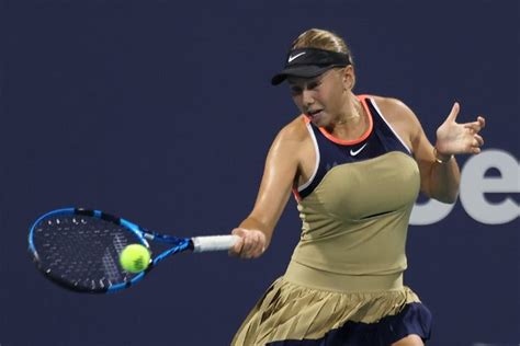 Amanda Anisimova Saves 2 Match Points to Dethrone Naomi Osaka at Australian Open 2022 R3 ...