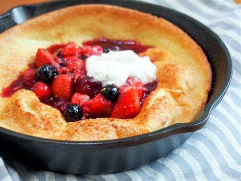 Individual Dutch baby pancake with berries and maple yogurt - Caroline's Cooking