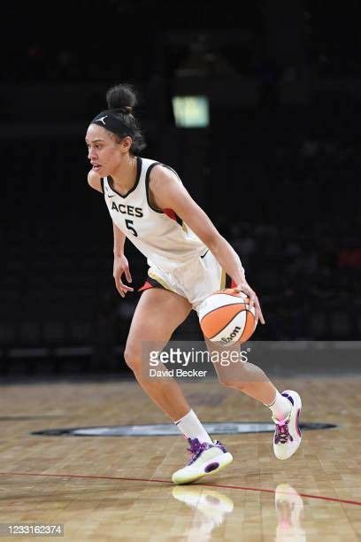 Pin by jojo on DEARICA HAMBY | Basketball players, Womens basketball ...