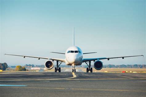 Best Airplane Front View Stock Photos, Pictures & Royalty-Free Images - iStock