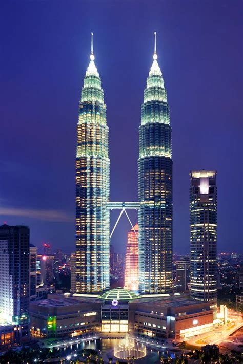 Petronas Towers - World's Tallest Towers