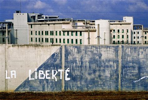 Fichier:Mur de prison.jpg — Wikipédia