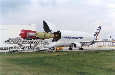 How Does The Loading Of The Airbus Beluga Work? - Simple Flying