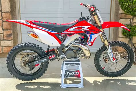 TWO-STROKE TUESDAY | REBUILT 2002 HONDA CR250 – Moto Head Clothing