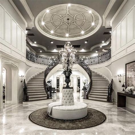 What an entrance 😍😍 Luxury Mansions Interior, Luxury Houses Mansions ...