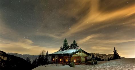 Coolest Cabins: Winter Log Cabin