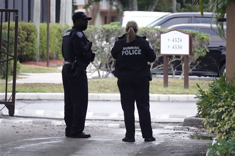 FBI: 2 agents killed, 3 wounded, suspect dead in Florida | AP News