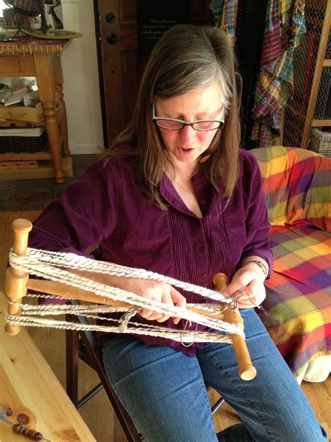 CENTERING WITH FIBER: Classes on spinning yarn with a spinning wheel